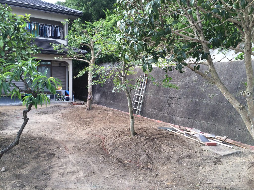 景観と水はけの改善を両立した子供たちも喜ぶ芝庭ガーデンリフォーム 岡山 赤穂 備前のエクステリア 外構 ガーデニングはエクスライフへ